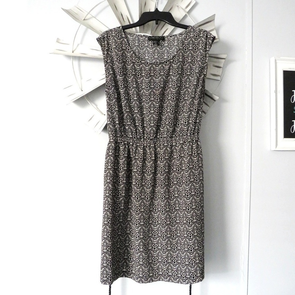Forever‎ 21 Black & Cream Lace Print Sleeveless Dress Size 1X Pull Over Dress